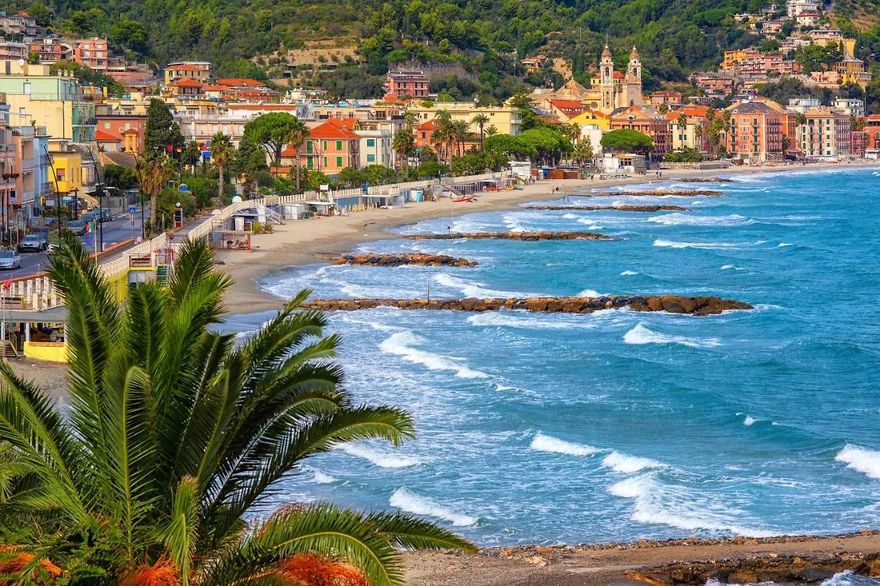 Il Suono Del Mare 200M From Sea - Happy Rentals Cervo
